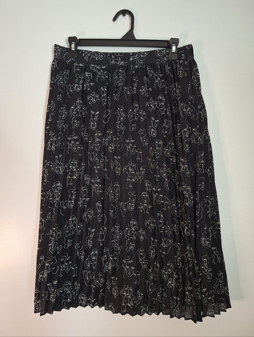 Black Pleated Midi Skirt with Abstract Line Print
